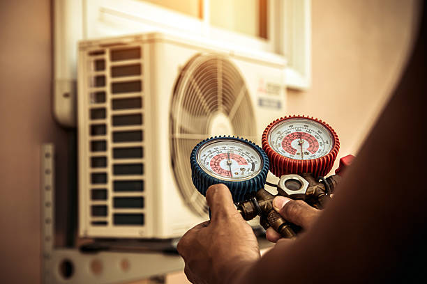 Professional Hvac technician working in Oakville, MO